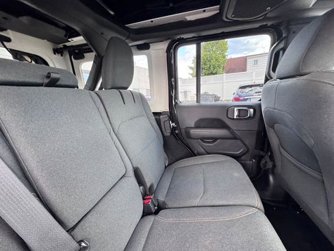 Used 2025 Jeep Wrangler Unlimited Sahara w/ Safety Group AWD/4WD image 21