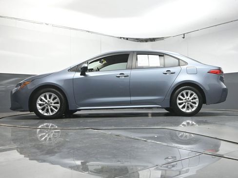 Used 2021 Toyota Corolla LE w/ LE Convenience Package FWD image 33