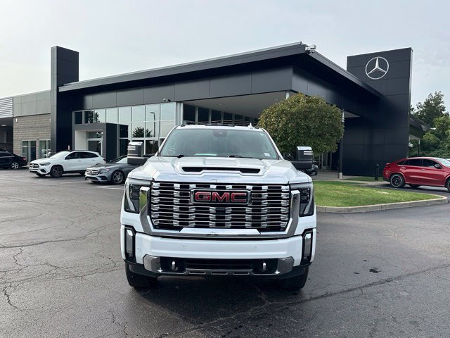 Used 2024 GMC Sierra 2500 Denali w/ Denali Reserve Package AWD/4WD image 3