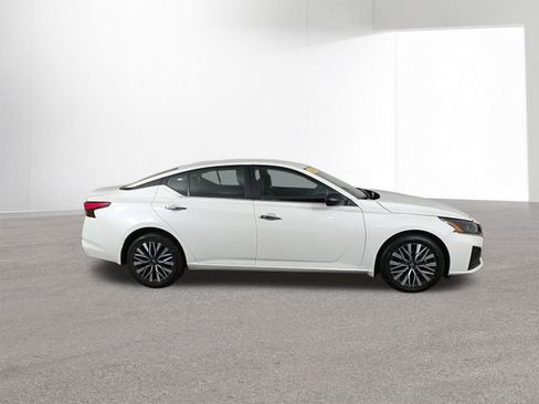 Used 2024 Nissan Altima 2.5 SV image 42