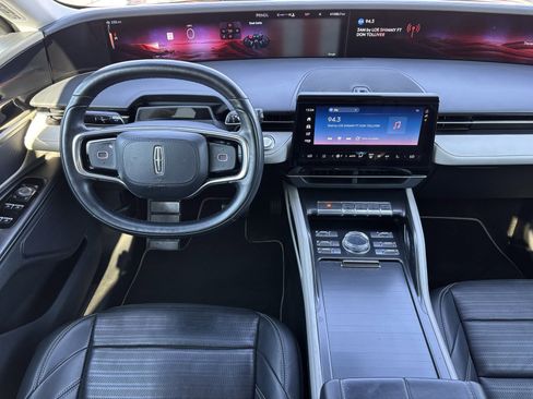 Used 2024 Lincoln Nautilus Reserve image 3