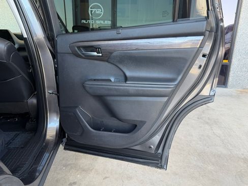 Used 2021 Toyota Highlander Limited FWD image 36
