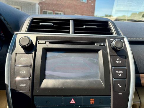 Used 2015 Toyota Camry LE FWD image 23