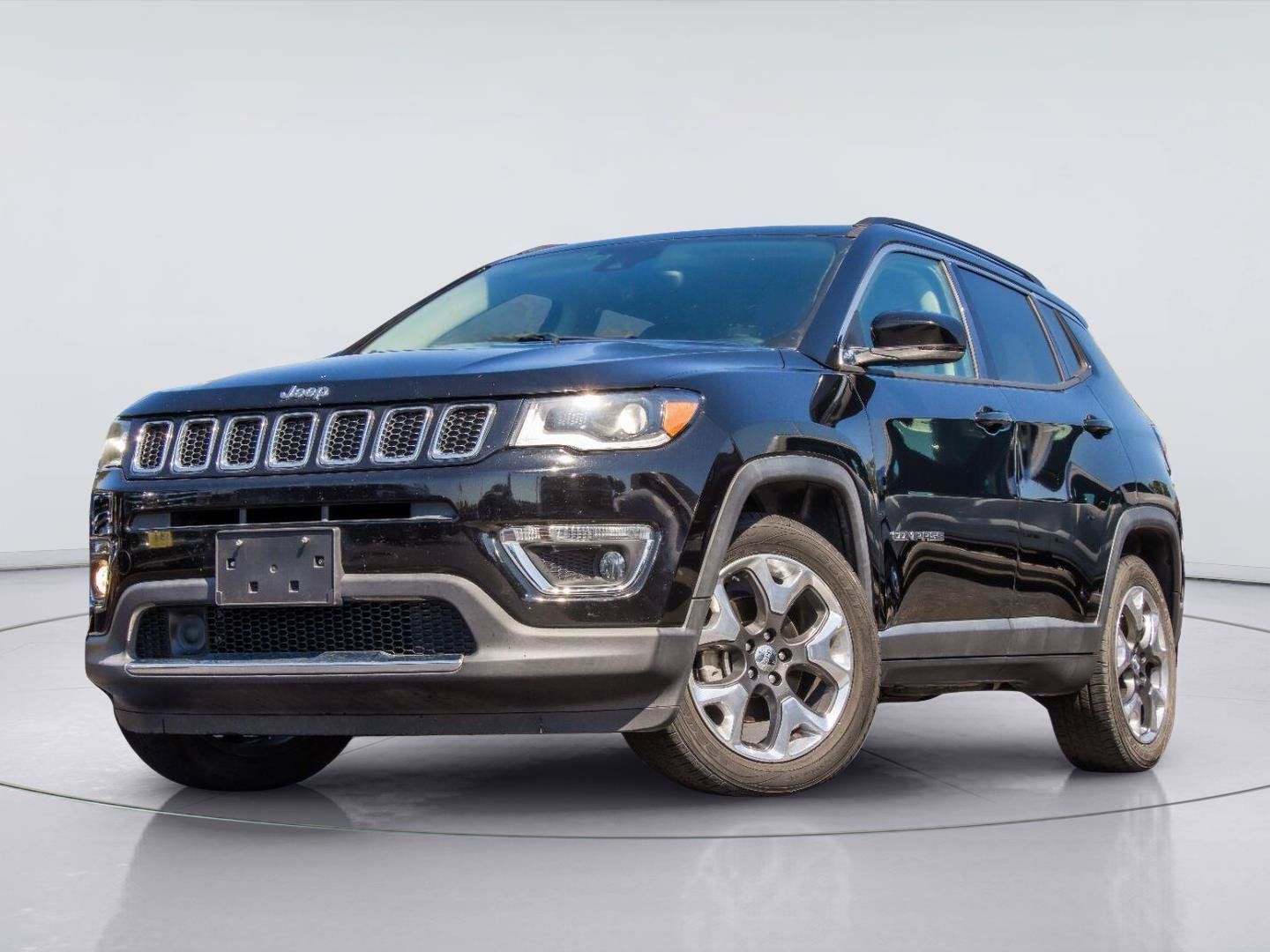 Used 2018 Jeep Compass Limited w/ Navigation Group FWD image 2