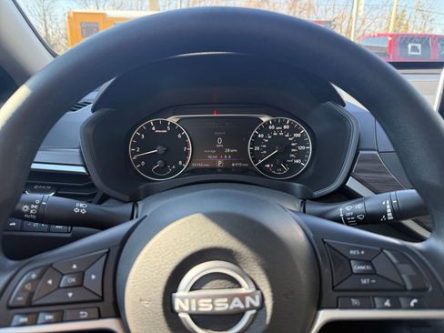 Used 2025 Nissan Altima 2.5 SV image 34