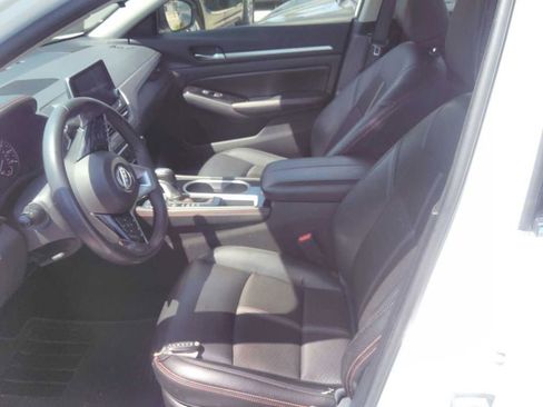 Used 2024 Nissan Altima 2.5 SR FWD image 3