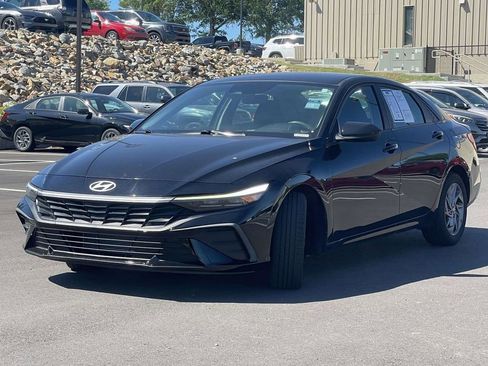Used 2024 Hyundai Elantra SEL FWD image 7