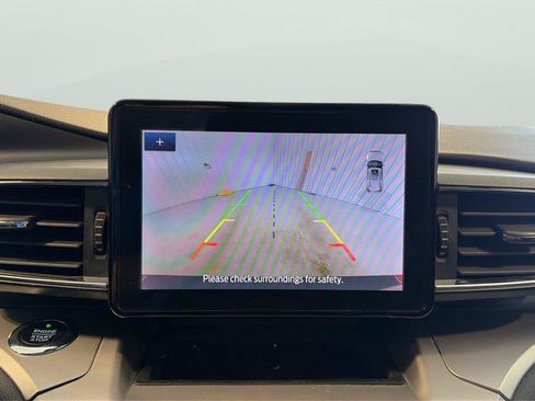 Used 2021 Ford Explorer XLT w/ Equipment Group 202A AWD/4WD image 19