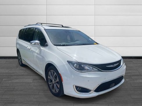 Used 2020 Chrysler Pacifica Limited w/ Tire & Wheel Group FWD image 1