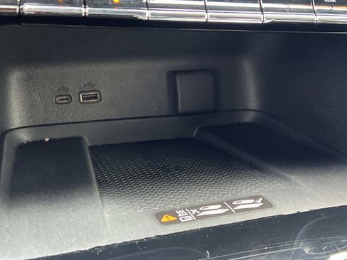 Used 2024 Chevrolet Traverse Z71 w/ LPO, Floor Liner Package AWD/4WD image 21