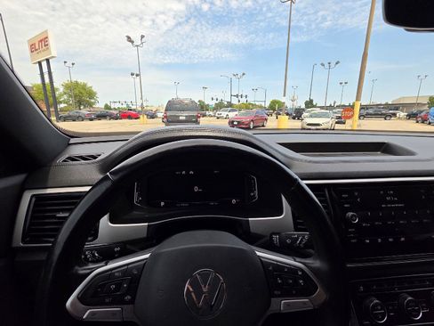 Used 2020 Volkswagen Atlas Cross Sport SEL image 26