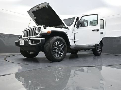 Used 2024 Jeep Wrangler Unlimited Sahara AWD/4WD image 31
