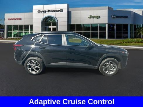 Used 2025 Chevrolet Trax LT w/ Driver Confidence Package image 11