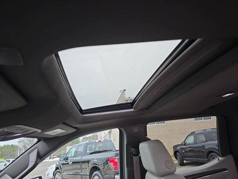 Used 2024 GMC Sierra 1500 SLT w/ SLT Premium Package image 32