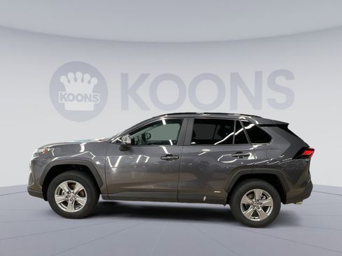 Used 2025 Toyota RAV4 XLE AWD/4WD image 2