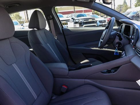 Used 2025 Hyundai Elantra SE w/ Cargo Package image 23