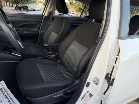Used 2022 Nissan Versa S FWD image 19