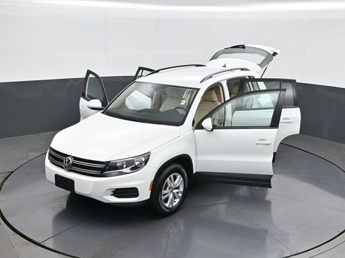 Used 2016 Volkswagen Tiguan S image 30