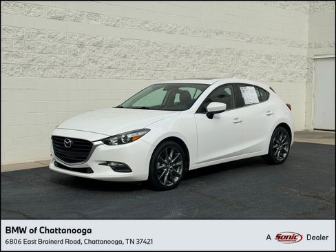 Used 2018 MAZDA MAZDA3 Touring image 1