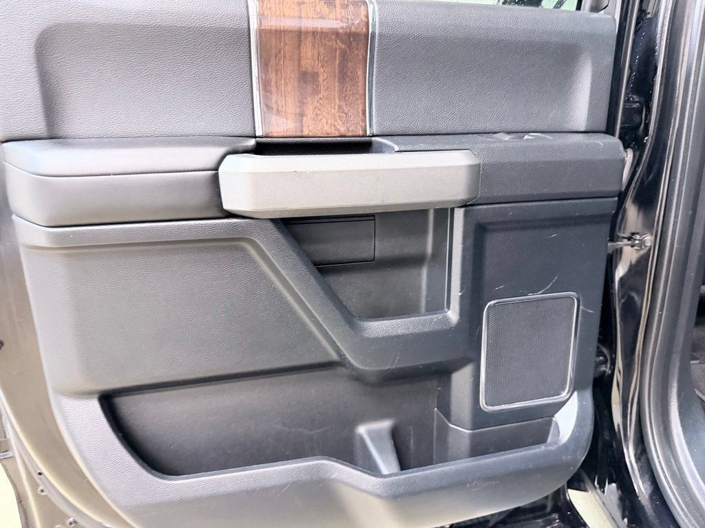 Used 2017 Ford F150 Platinum w/ Equipment Group 701A Luxury AWD/4WD image 17