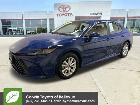 Used 2025 Toyota Camry LE image 7