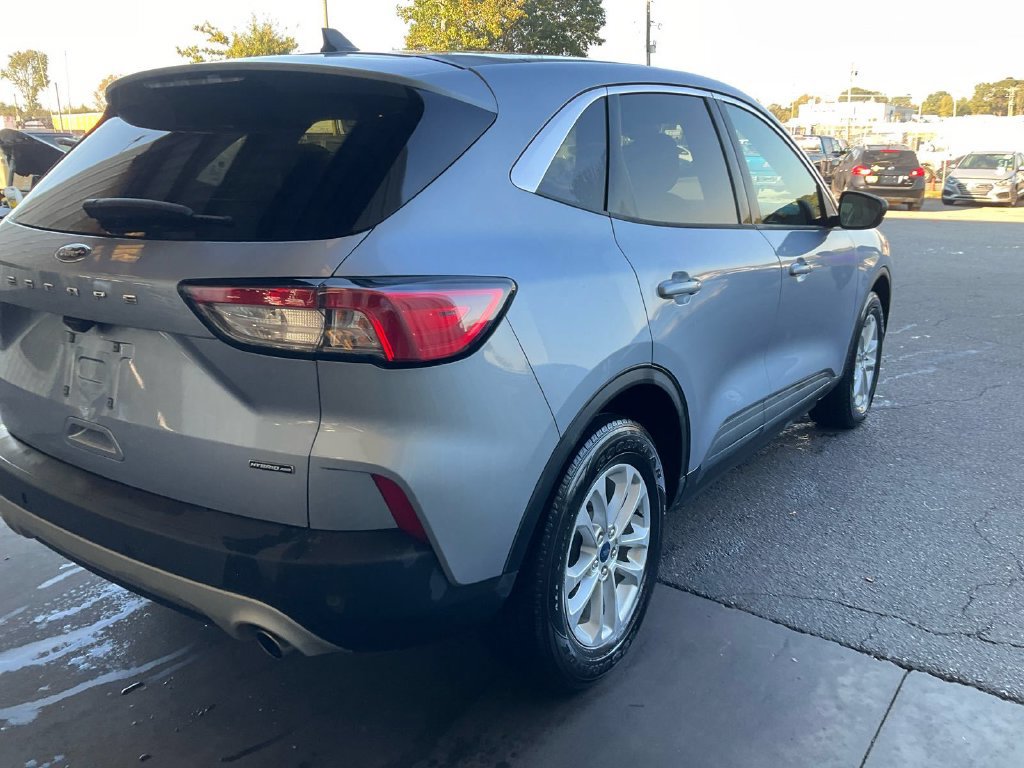 Used 2022 Ford Escape SE AWD/4WD image 2