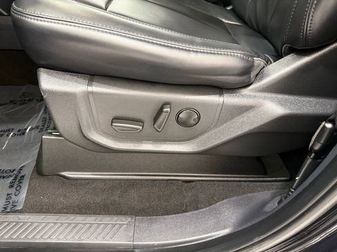 Used 2024 Ford Expedition XLT image 15