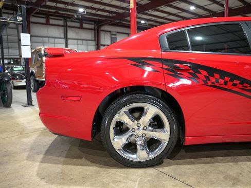 Used 2014 Dodge Charger SXT image 9