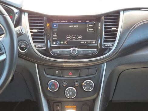 Used 2019 Chevrolet Trax LT w/ LT Convenience Package FWD image 28
