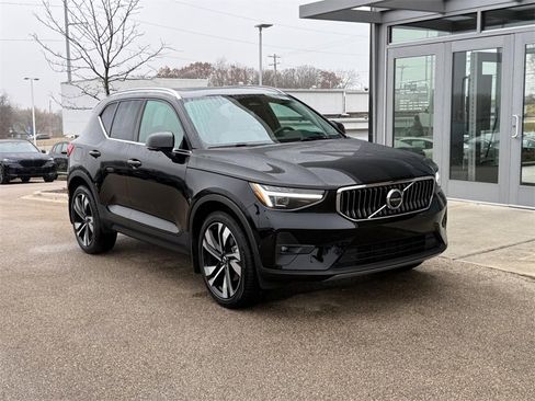 Used 2023 Volvo XC40 B5 Ultimate w/ Climate Package image 1