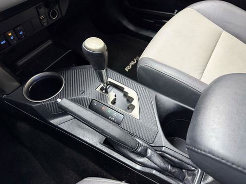 Used 2015 Toyota RAV4 Limited image 21