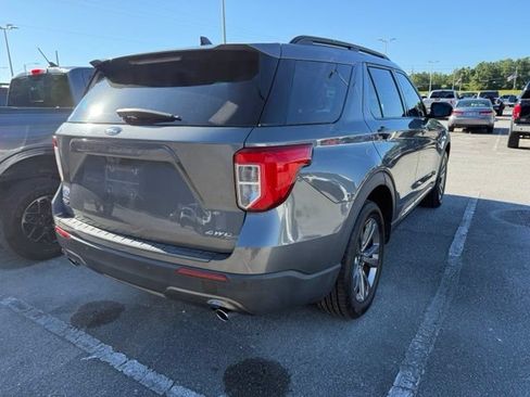 Used 2022 Ford Explorer XLT w/ Equipment Group 202A AWD/4WD image 3