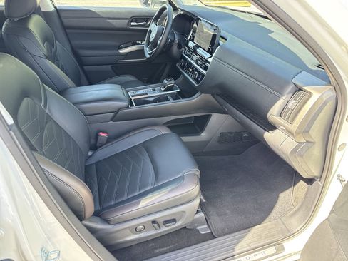 Used 2024 Nissan Pathfinder Platinum image 38