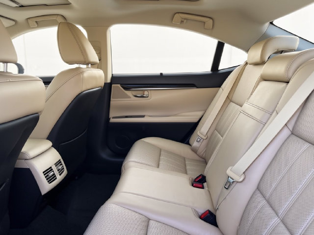 Used 2017 Lexus ES 350 w/ Ultra Luxury Package FWD image 27