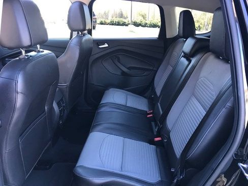 Used 2017 Ford Escape SE w/ SE Sport Appearance Package image 7