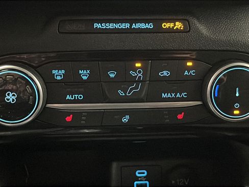 Used 2022 Ford Escape SE w/ Cold Weather Package AWD/4WD image 16