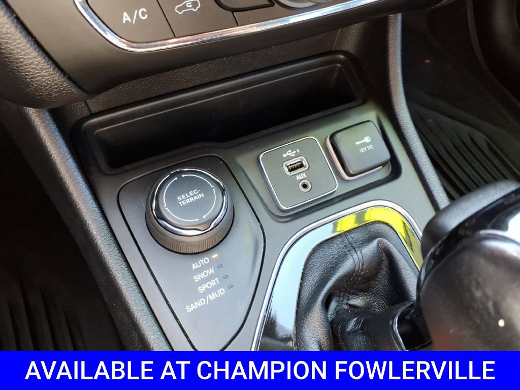 Used 2021 Jeep Cherokee Latitude Plus AWD/4WD image 25