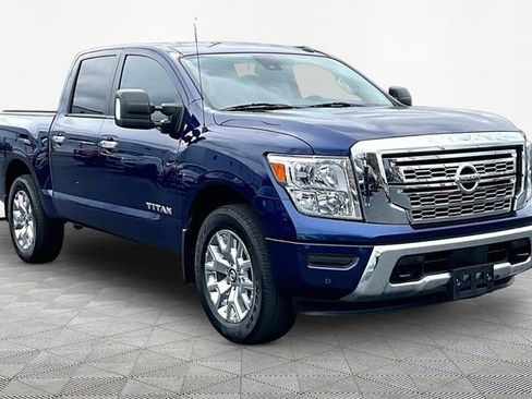 Used 2021 Nissan Titan SV w/ SV Convenience Package image 1