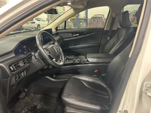 Used 2023 Lincoln Nautilus FWD w/ Premium Package image 16