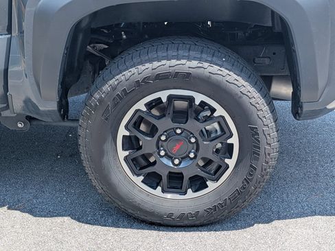 Used 2025 Toyota Tacoma TRD Off-Road w/ TRD Off Road Premium Package AWD/4WD image 8