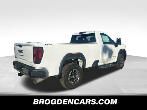 New 2025 GMC Sierra 3500 SLE image 3