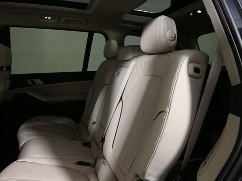 Used 2022 BMW X7 xDrive40i w/ Premium Package AWD/4WD image 4