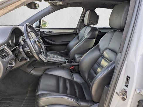 Used 2016 Porsche Macan Turbo image 17