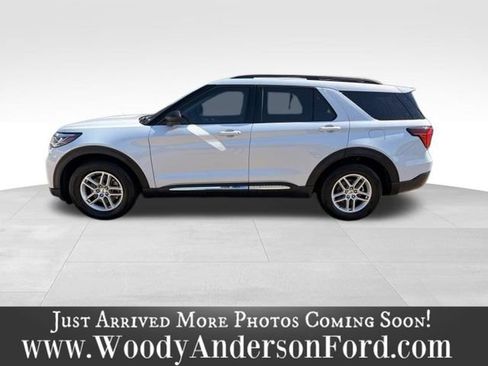 Used 2025 Ford Explorer Active RWD image 4