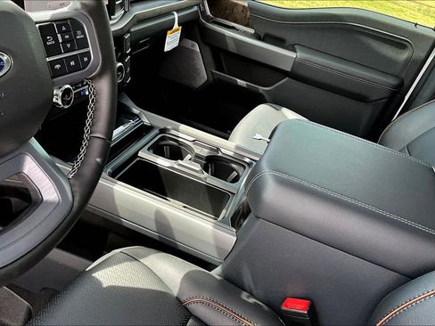 New 2026 Ford F250 Lariat w/ Black Appearance Package AWD/4WD image 8