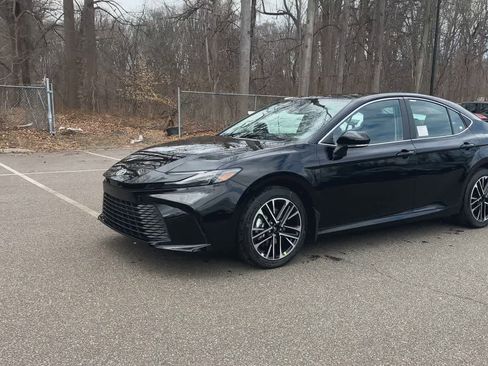 New 2026 Toyota Camry XLE w/ Premium Package AWD/4WD image 4