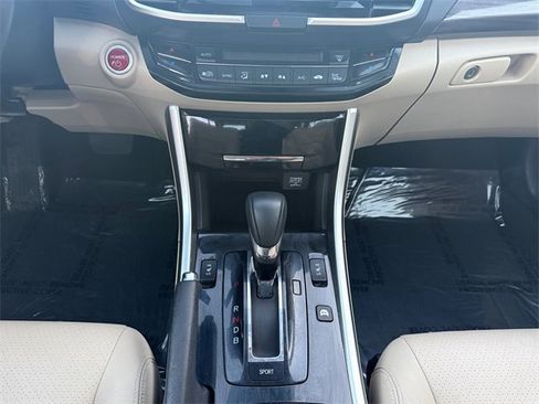 Used 2017 Honda Accord EX-L image 11