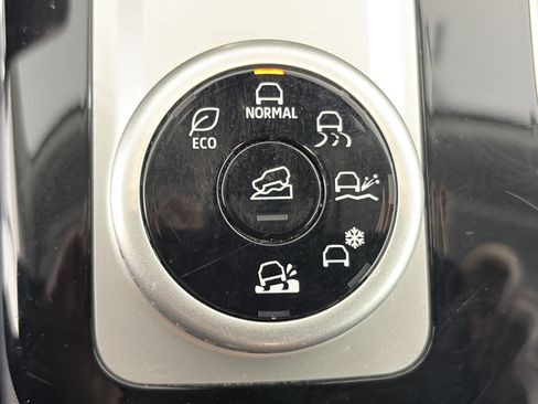 Used 2025 Mitsubishi Outlander SE AWD/4WD image 31