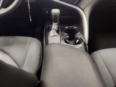 Used 2019 Toyota Camry LE w/ Carpet Mat Package FWD image 32