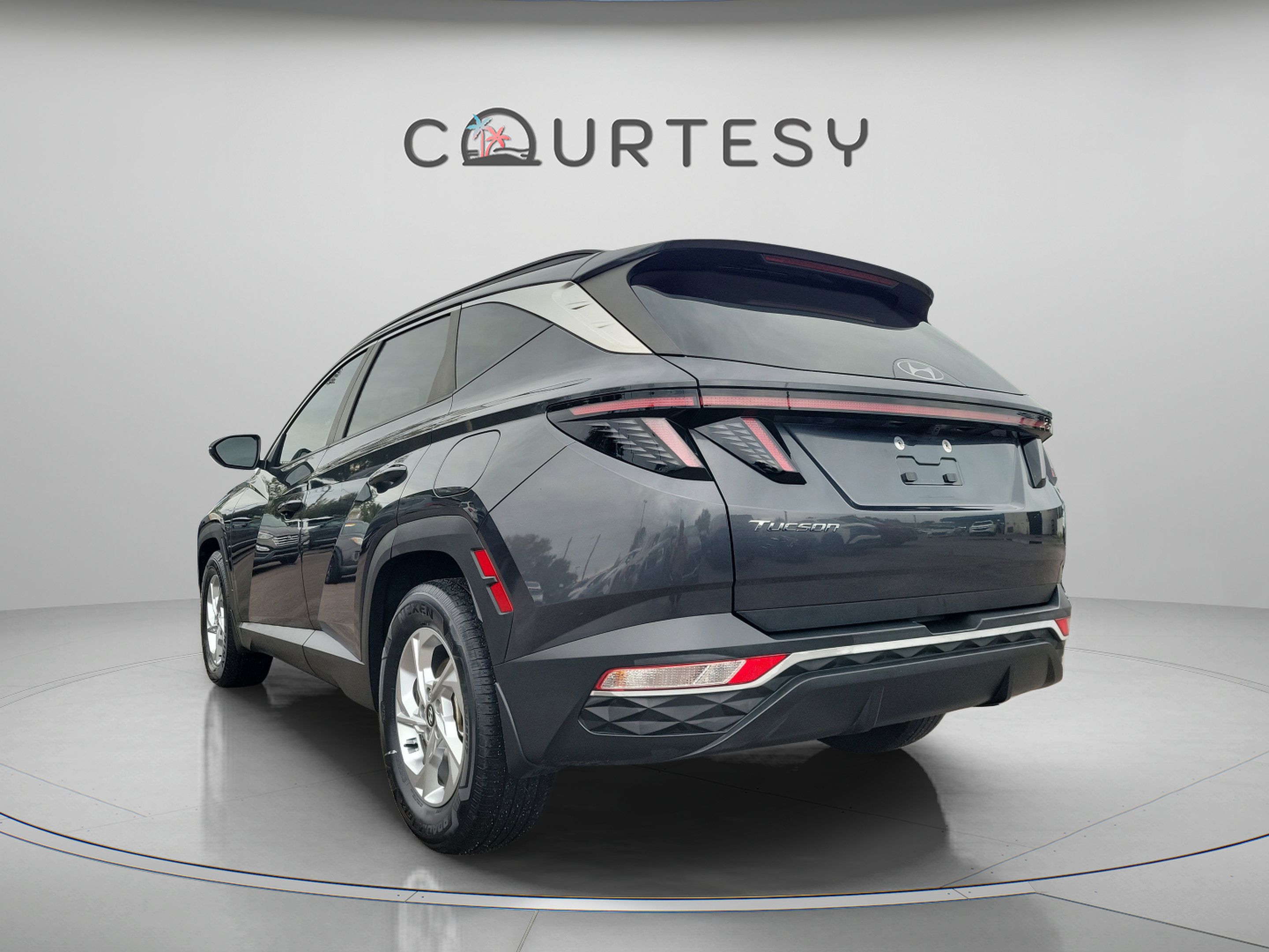 Certified 2022 Hyundai Tucson SEL w/ Cargo Package FWD image 3